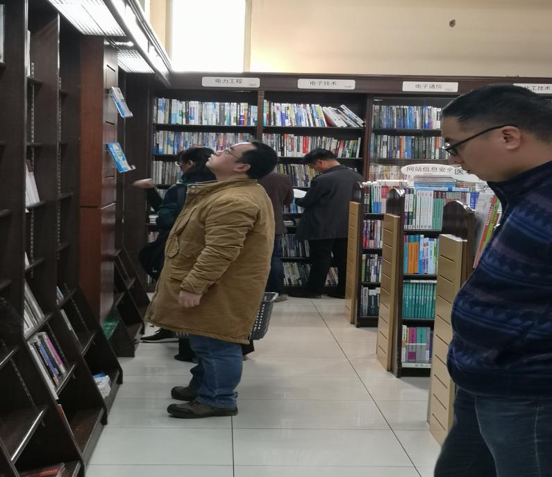 圖書館開展“你選書，我買單”圖書現采活動