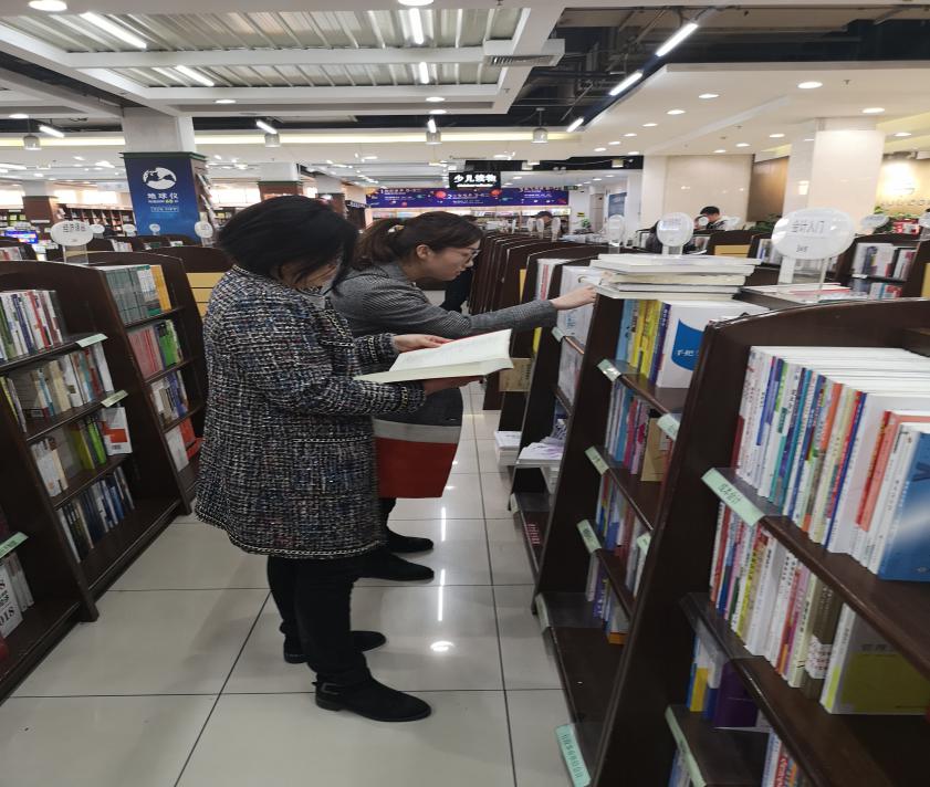圖書館開展“你選書，我買單”圖書現采活動