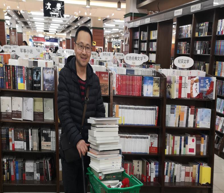 圖書館開展“你選書，我買單”圖書現采活動