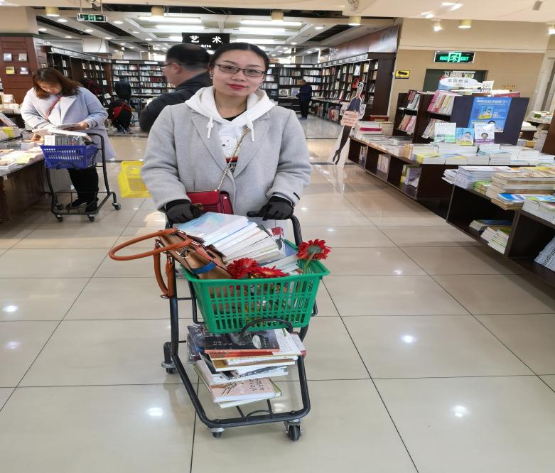 圖書館開展“你選書，我買單”圖書現采活動