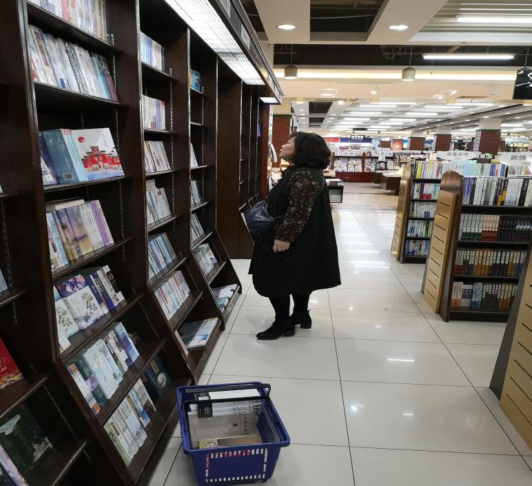 圖書館開展“你選書，我買單”圖書現采活動