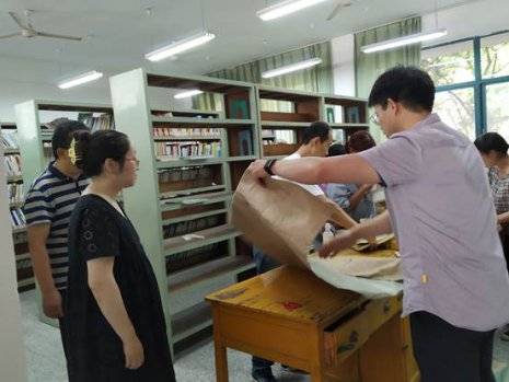 校圖書館做好搬家前的準備工作