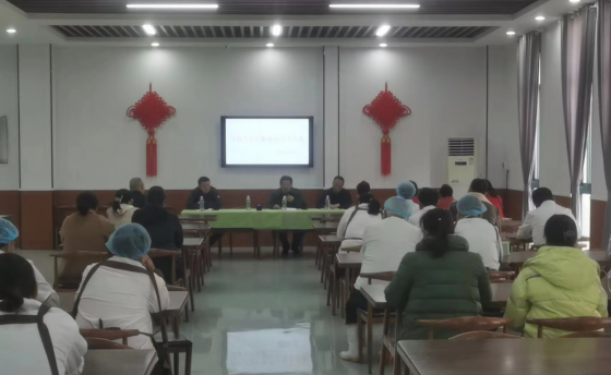 組織食堂、超市全體工作人員集中學(xué)習(xí)