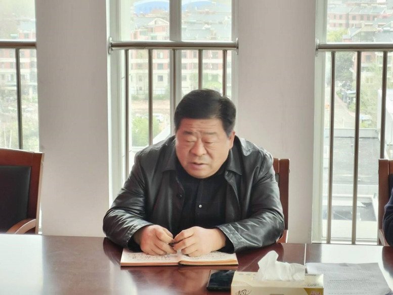 校領(lǐng)導(dǎo)王傳喜同志指導(dǎo)汽車工程學院黨支部組織生活會