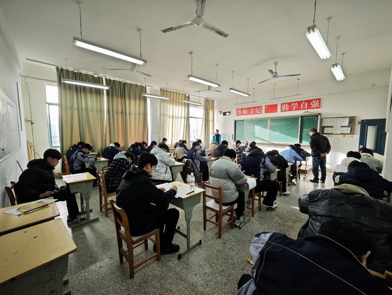 新能源汽車運用與維修專業(yè)理論考試現(xiàn)場